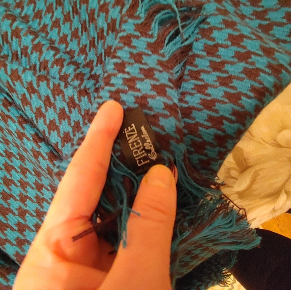 Poncho - Picture 6 of 6